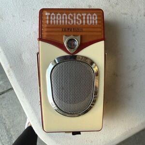 Classic Collection NORTHPOINT 1960 Retro Style AM/FM Transistor Radio w/STAND